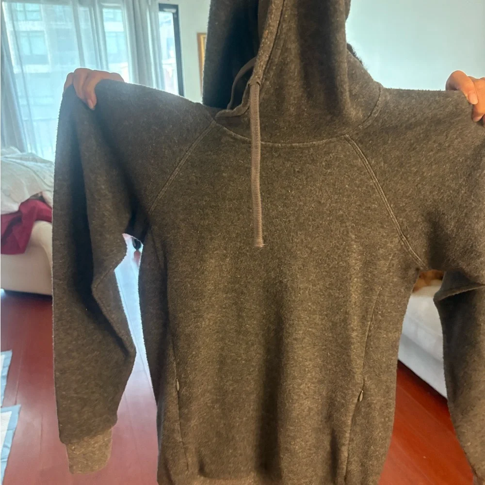 ALO Yoga Women's Heather Charcoal Gray Hooded Pullover Sweater - Picture 3 of 4